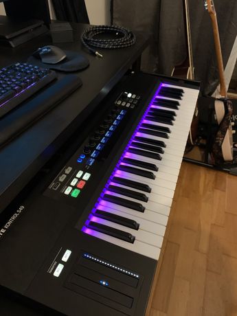 Komplete Kontrol S49 / Teclado MIDI