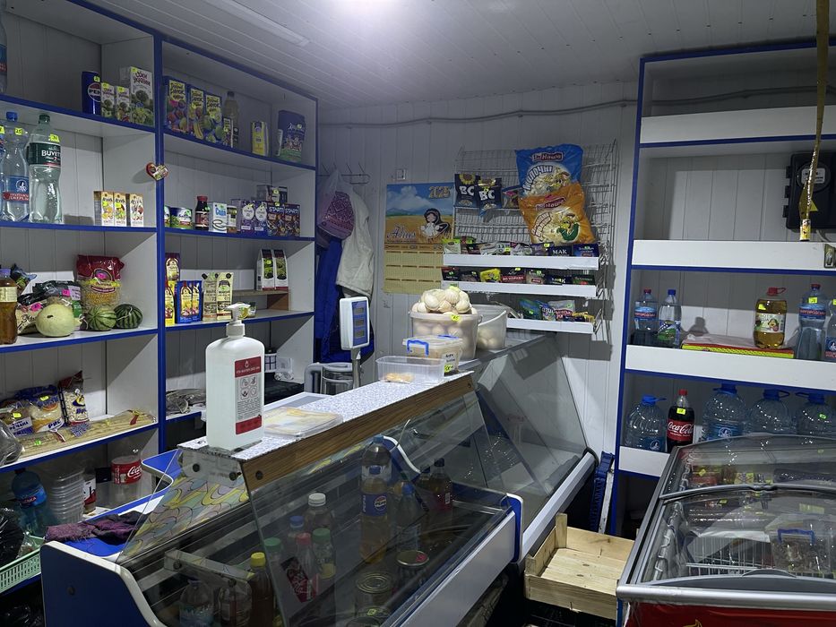 Кіоск, ларьок. Мікрорайон Половки. Базарчик на латишева