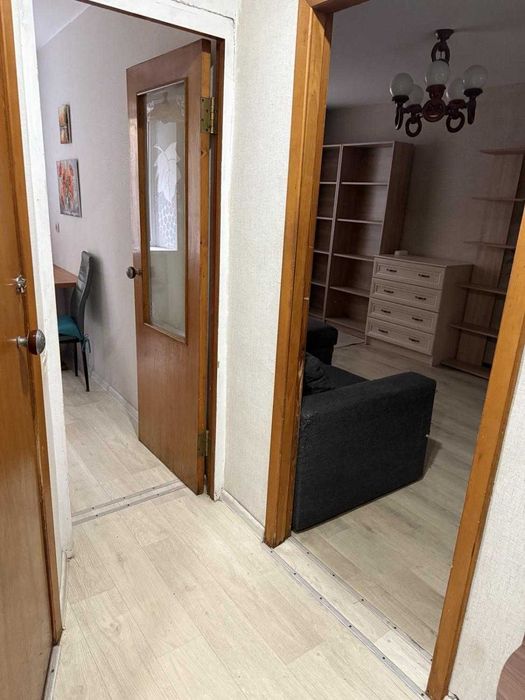 Продам 2-к квартиру с ремонтом, 2/5 эт, центр Черемушек (3-251-264 ОФ)