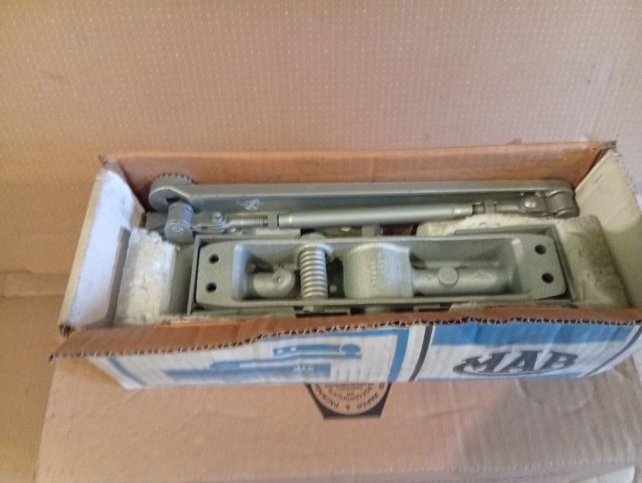 Продам даводчик дверной