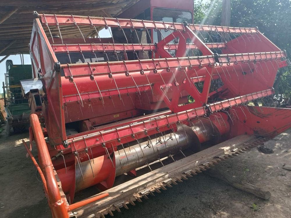 Продется комбайн  Massey Ferguson 440