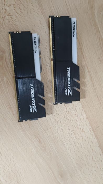 Pamięć RAM G.SKILL Trident Z RGB o pojemności 16GB (2x8GB) i