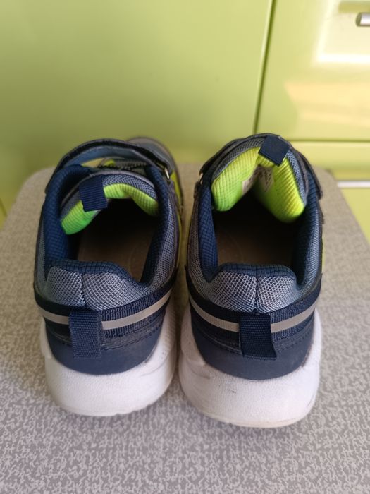 Продам кроссовки на мальчика Tomm