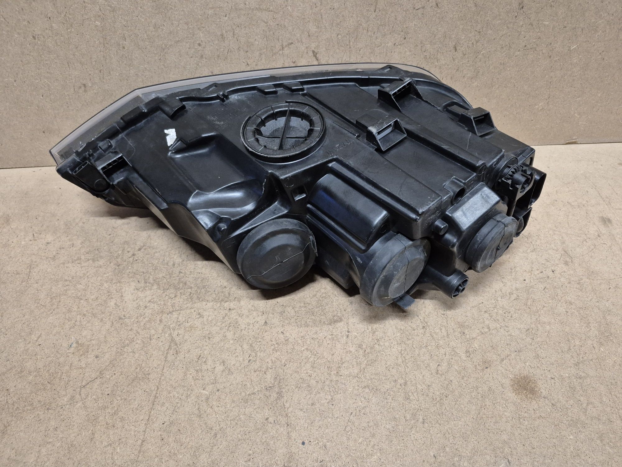 Lampa reflektor volkswagen Polo 2G1 lewy strona