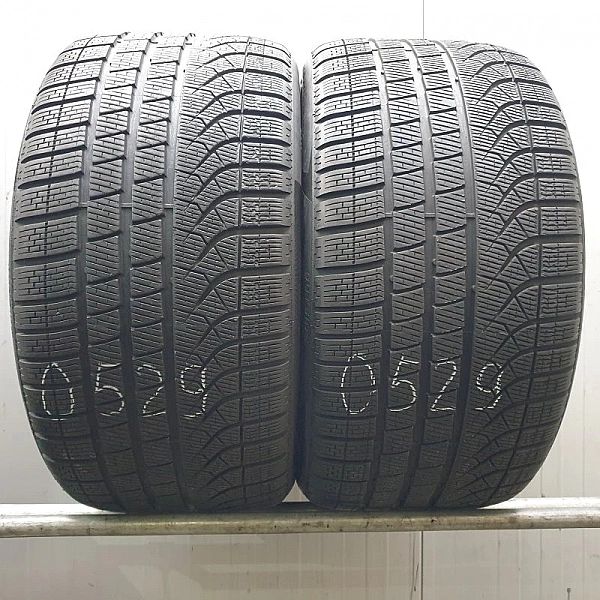 Opona zimowa Pirelli P Zero Winter 295/35R20/101 V rant ochronny, przy