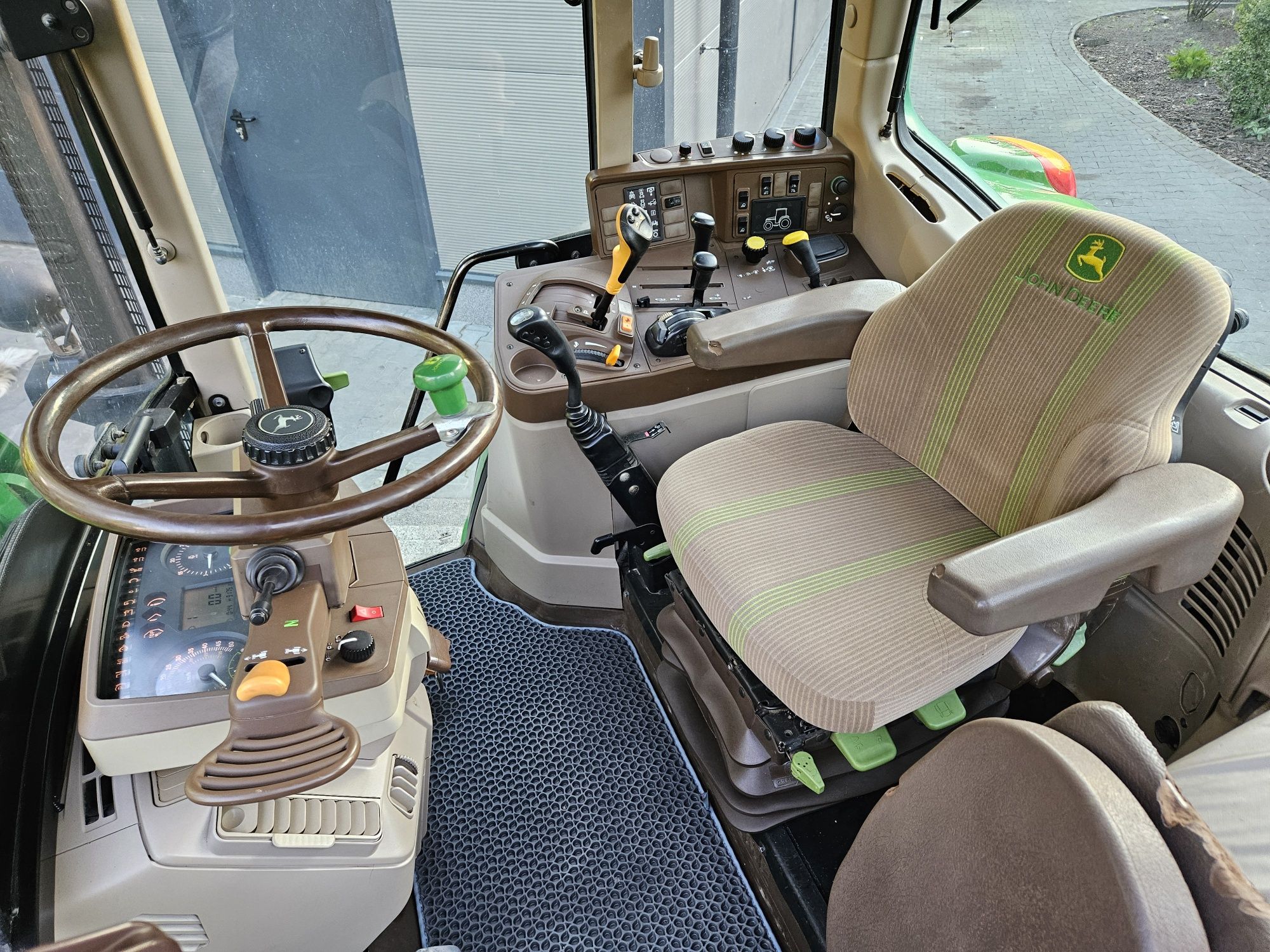 John Deere 6120, 6100RC