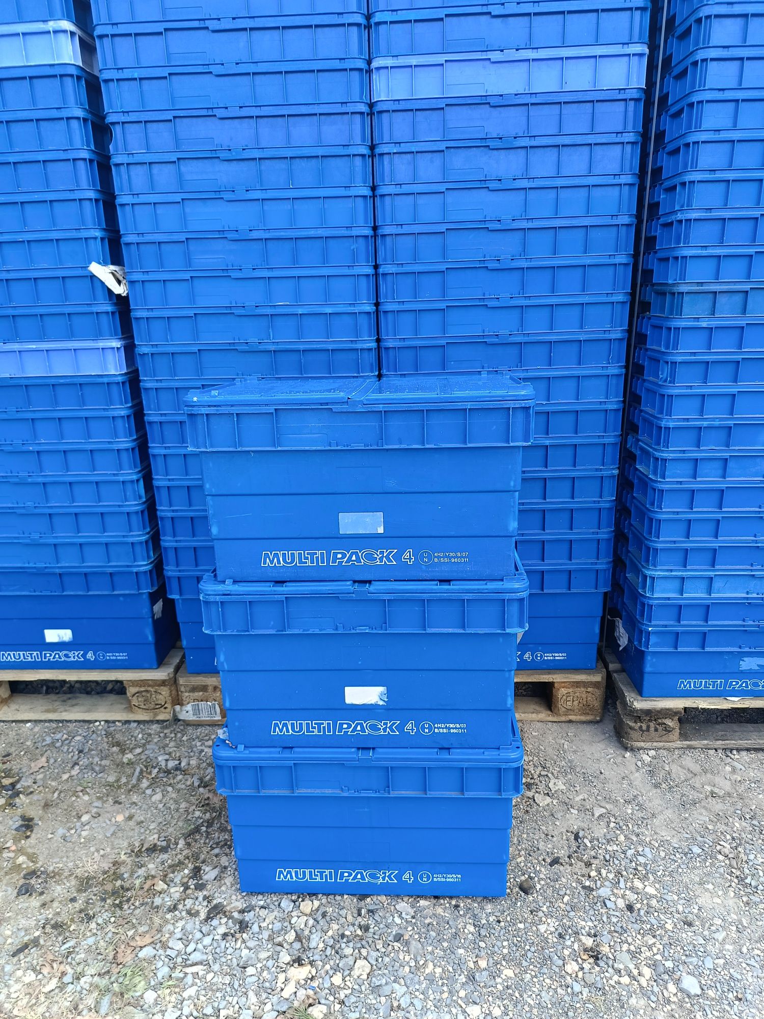 600x400x330 skrzynki plastikowe pojemniki magazynowe zamykane pokrywa