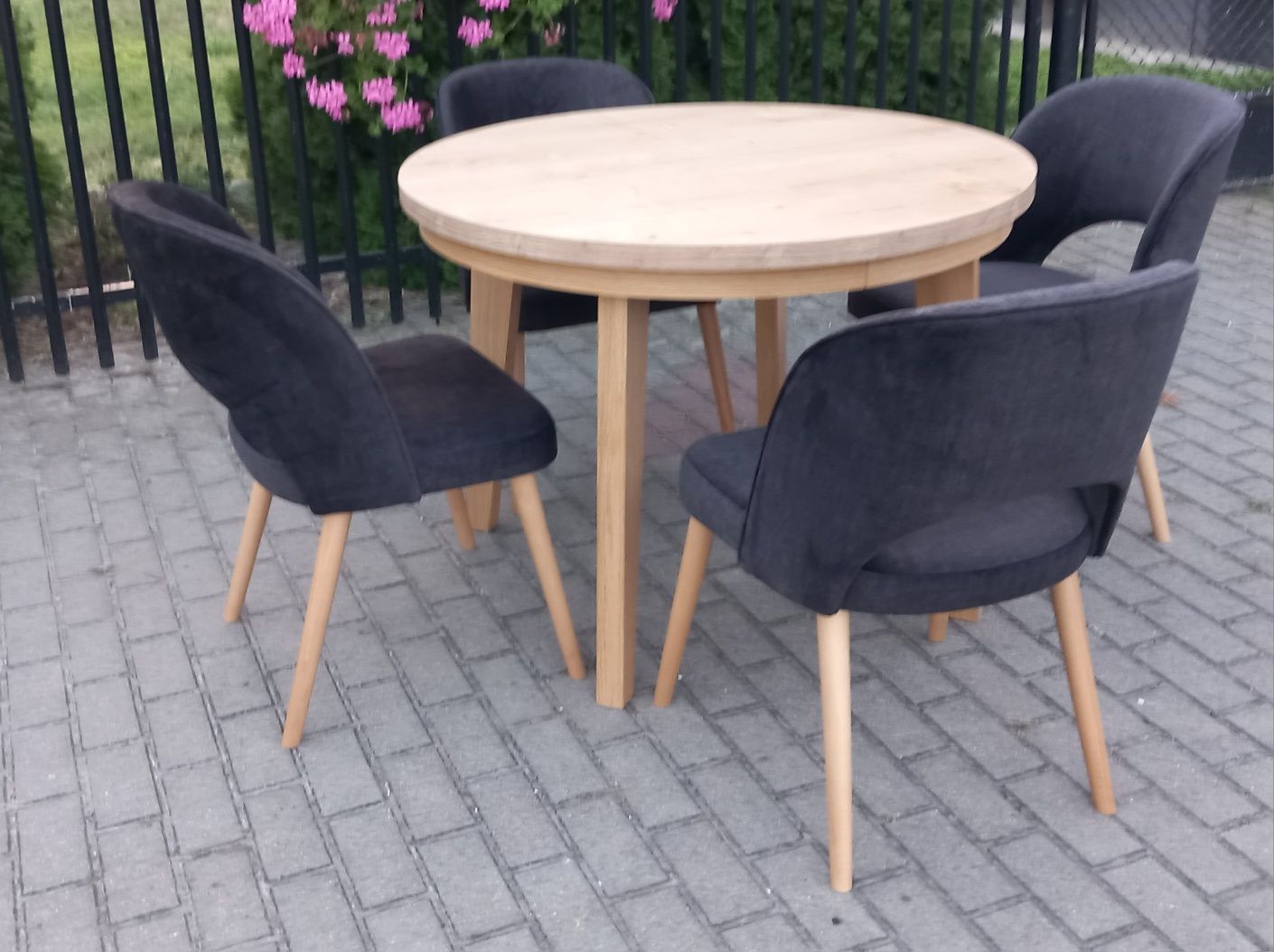 Stół  okrągły  lamell  model
