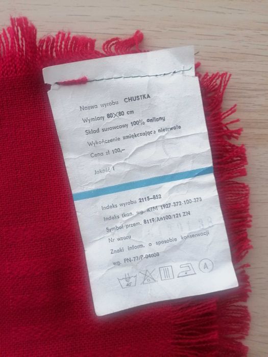 Czerwona chusta z anilany nowa
