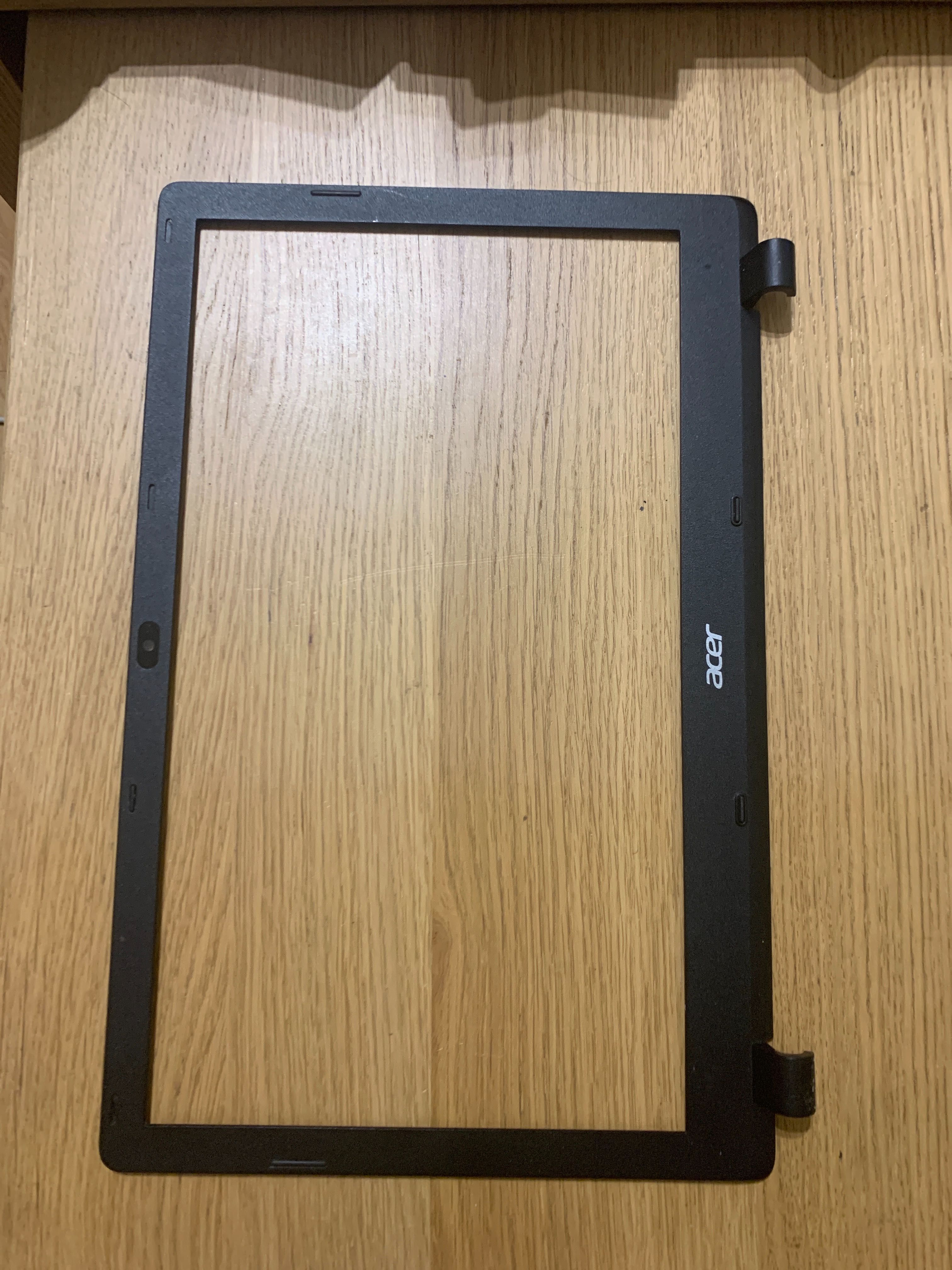 Friso do display do Acer E5-571G-72M5