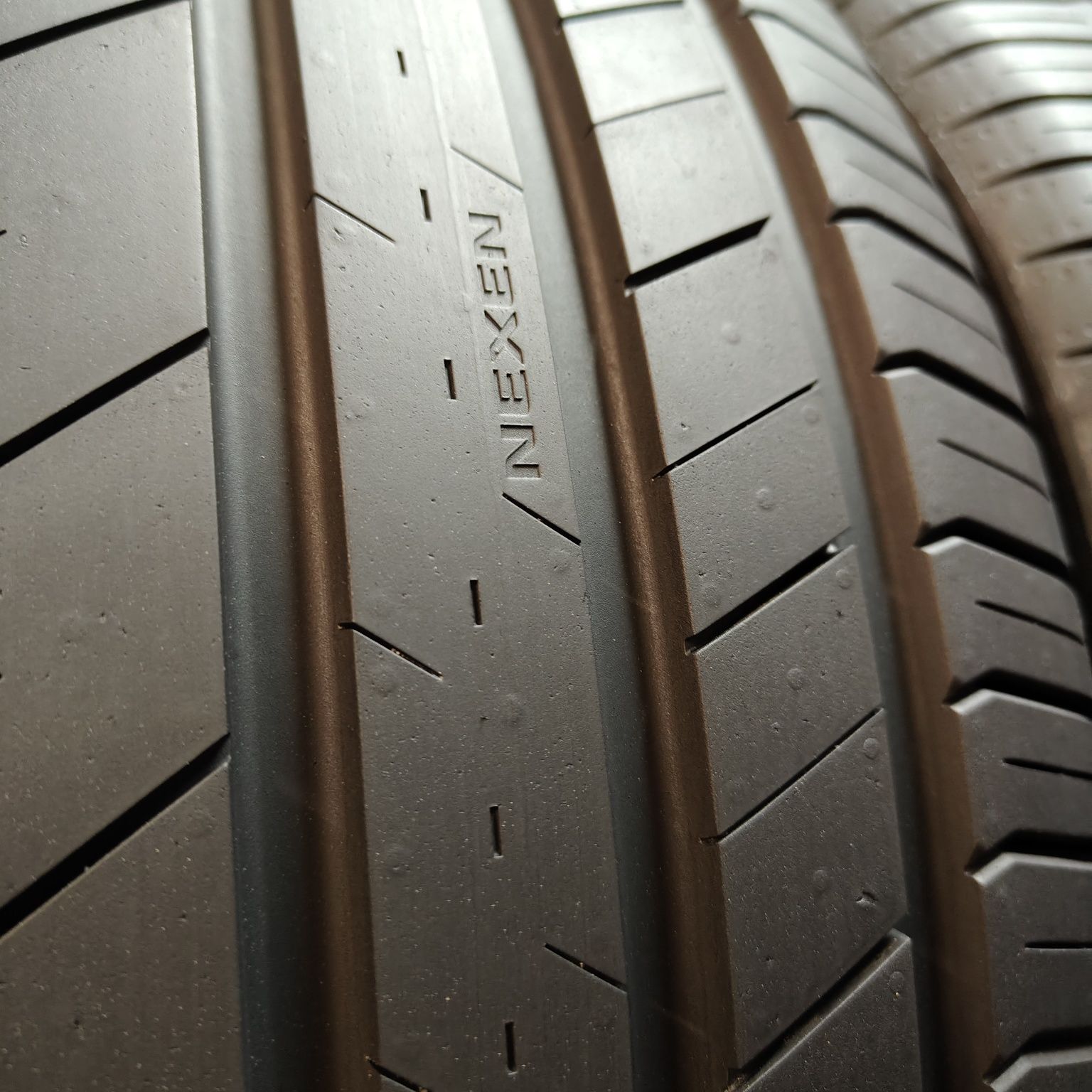 235/45/19 XL Sprzedam parę opon letnich Nexen