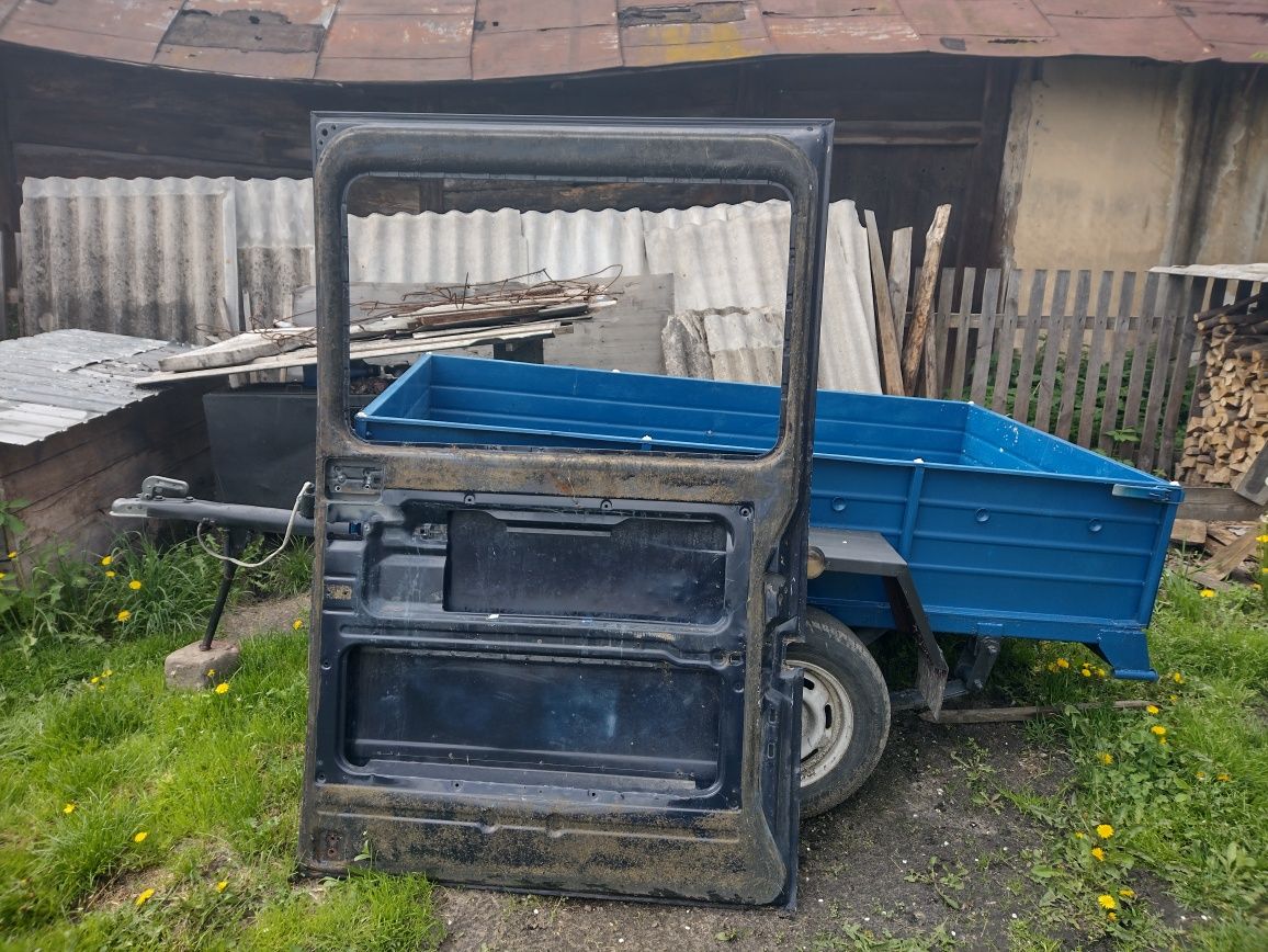 Двері праві бокові мерседес спрінтер фольцваген лт