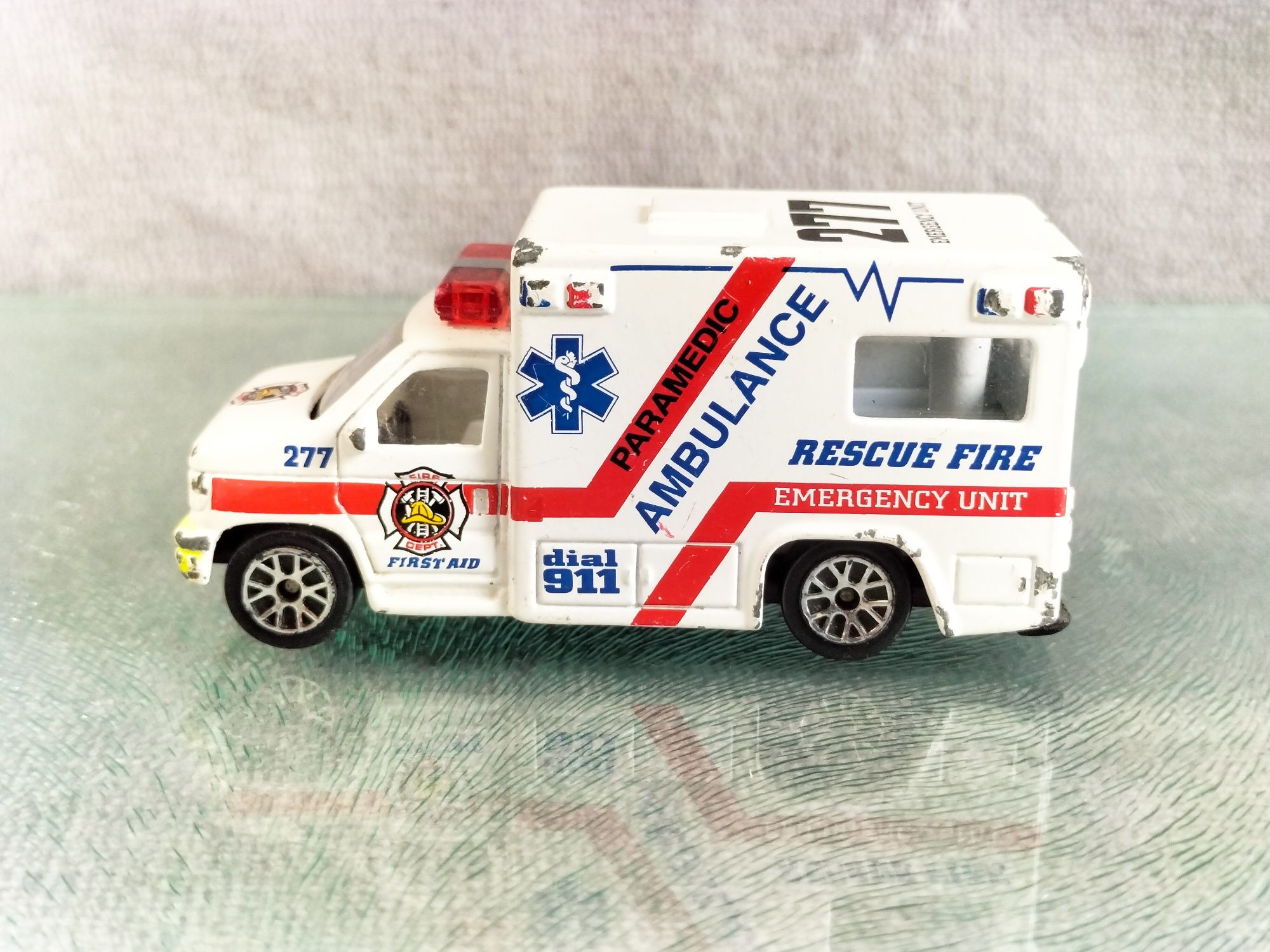 Model samochodu Ford F-Series Realtoy 1/67 Ambulans  227