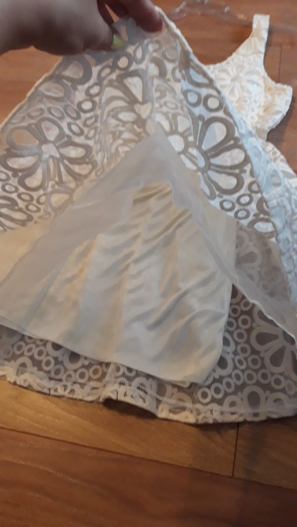 Rozkloszowana sukienka koronkowa gipiura hafty S/M