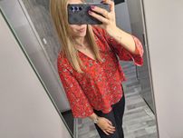 Czerwona bluzka kwiaty