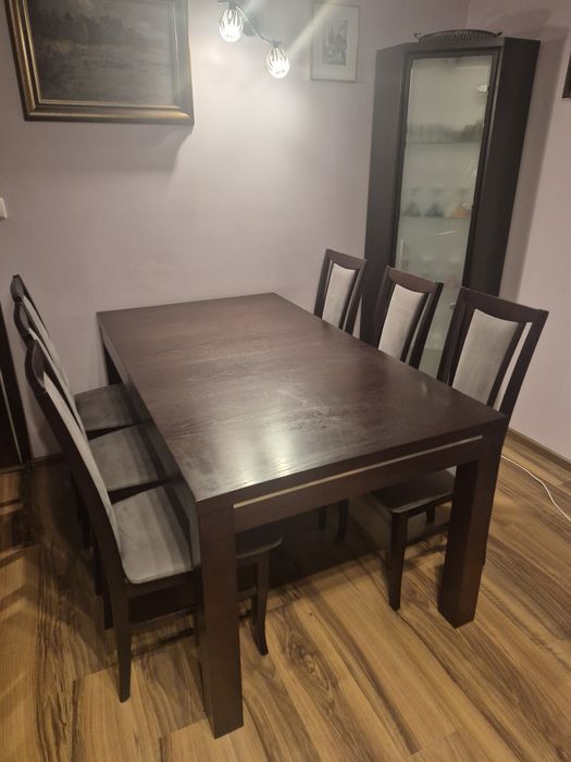 Stół rozkładany z 6 krzesłami (160 x 240 x 90)