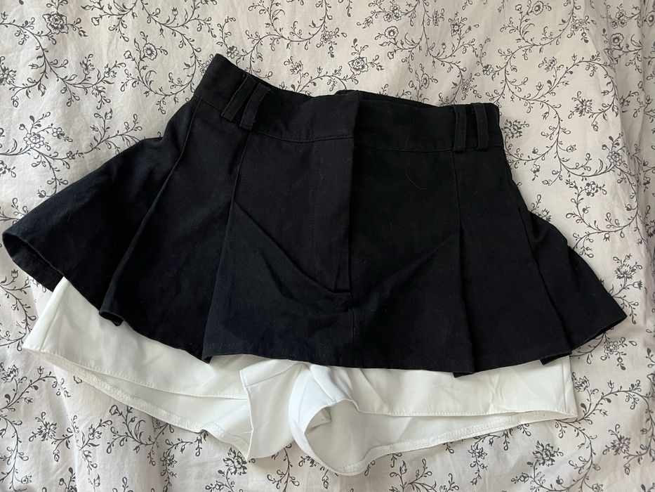 Спідниця з трендовою білою підкладкою