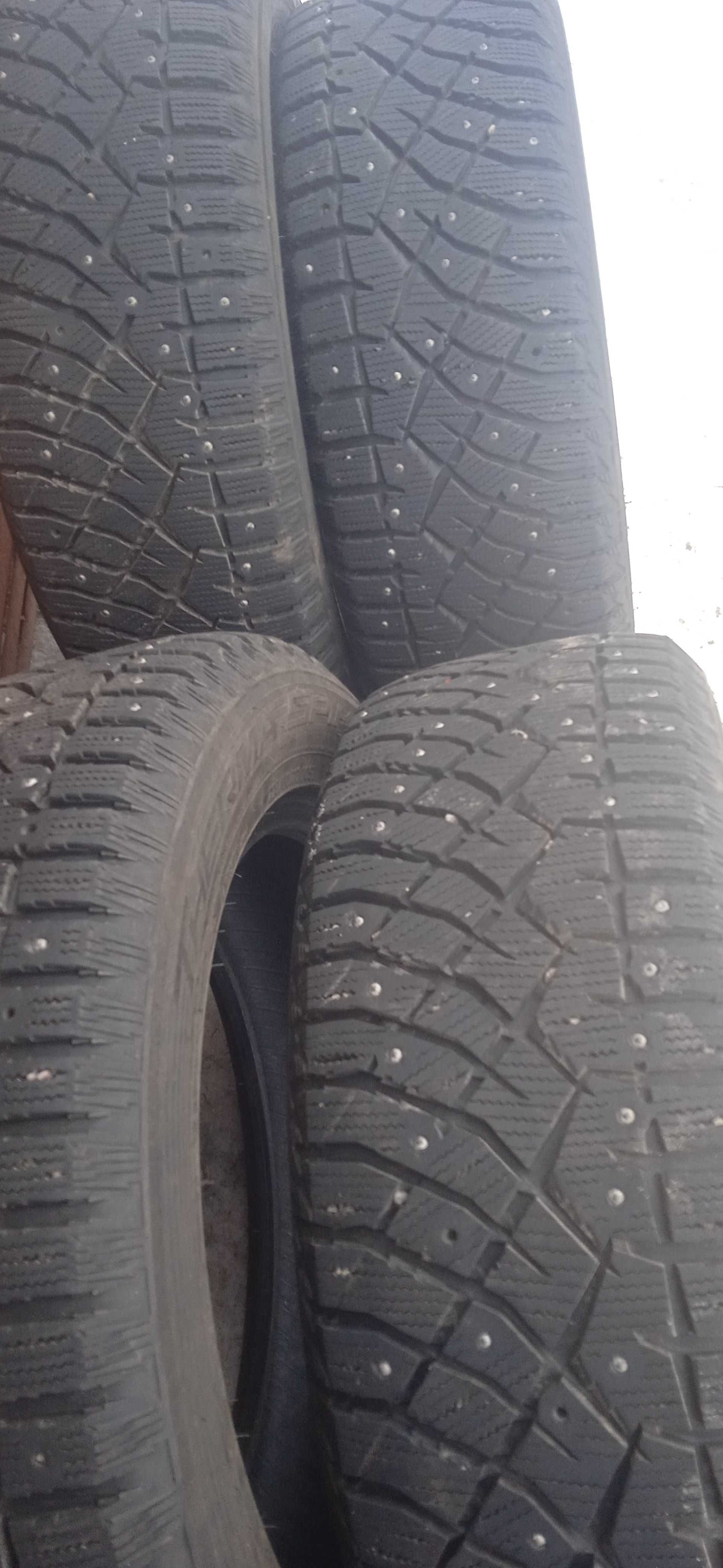 Зимова резина шипована 225/60 R17