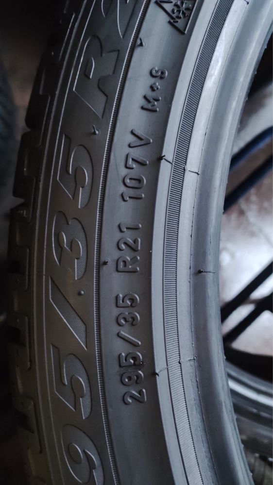 295/35/21+265/40/21 R21 Pirelli Scorpion Winter 4шт зима