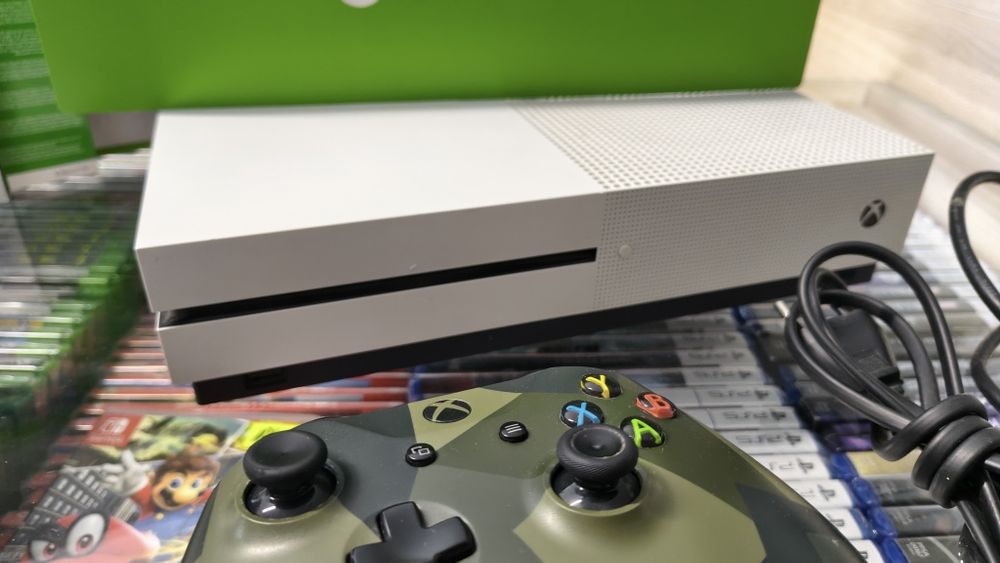 Konsola Xbox one s 500gb, pad, kable, abonament