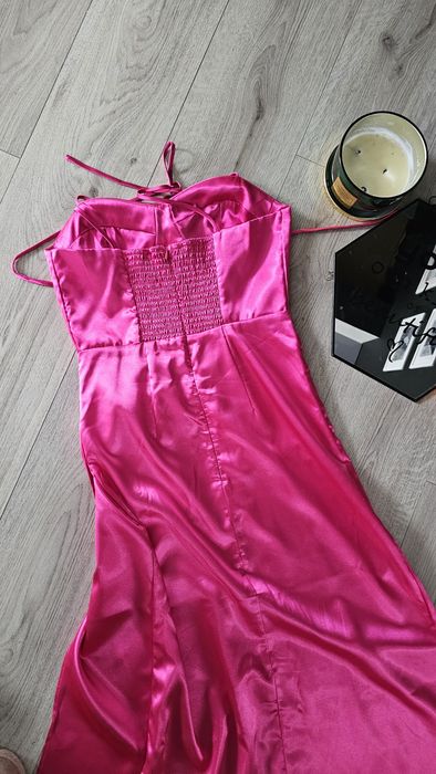 Атласна рожева сукня розмір М