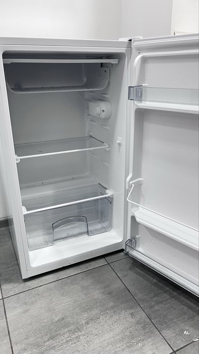 Холодильник з морозилкою