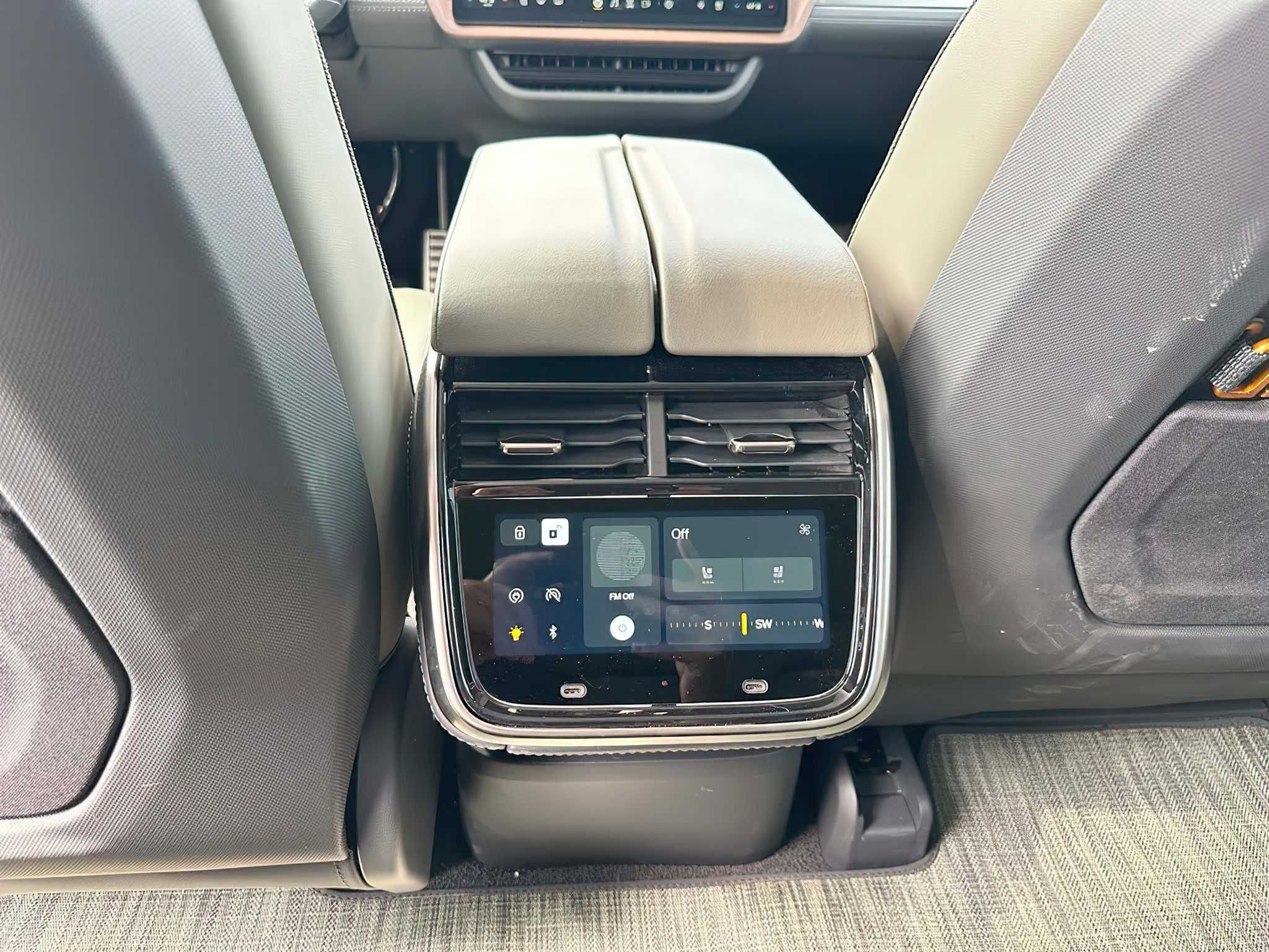 Rivian R1S Launch Edition 2024