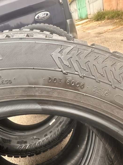 Зимові шини 235/55/R17 XL Nokian Hakkapeliitta 8 SUV