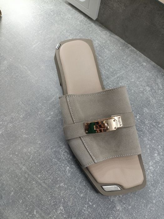 Шльопанці,нові!39 розмір на устілку 25 см!