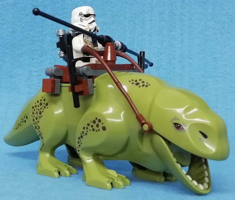 Sandtrooper e Dewback (Star Wars)