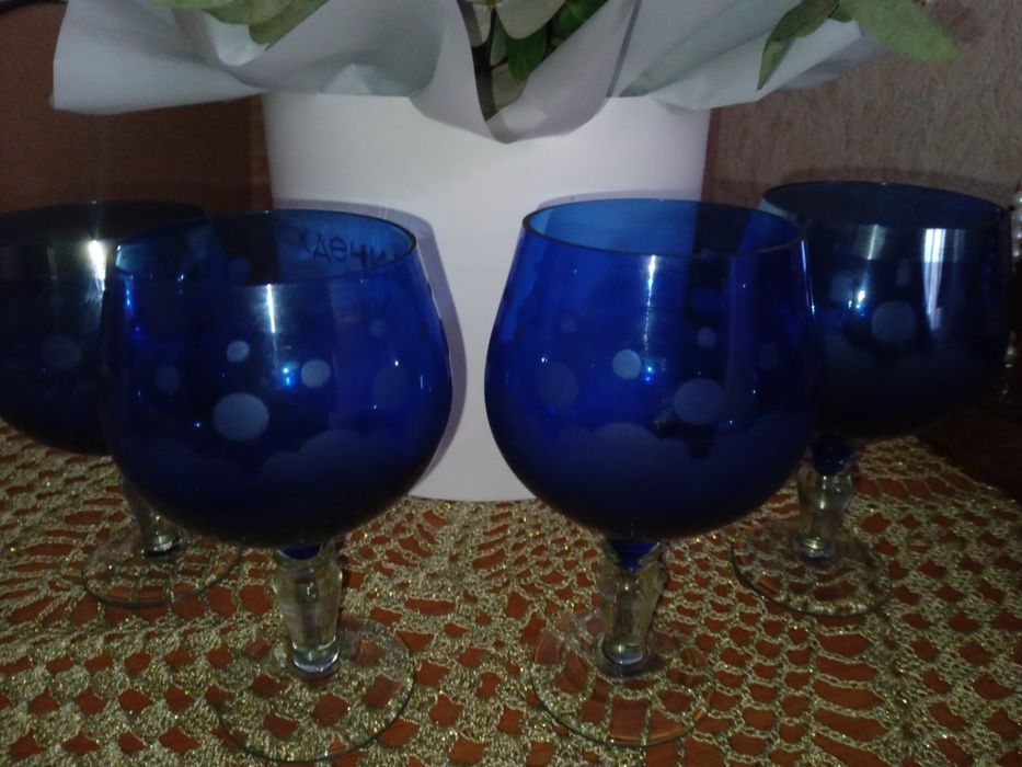 Синие фужеры продаются
