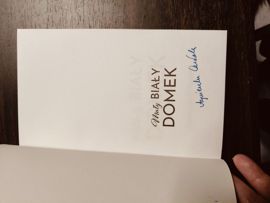 Mały biały domek Agnieszka Orłowska