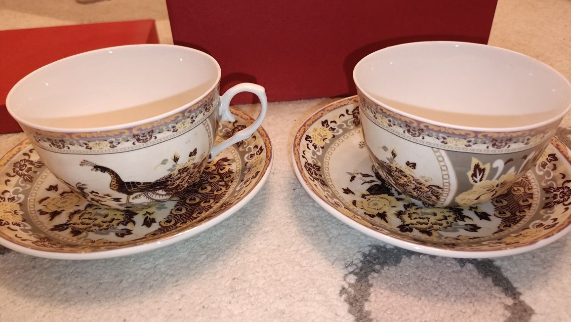 Dwie filiżanki z porcelany