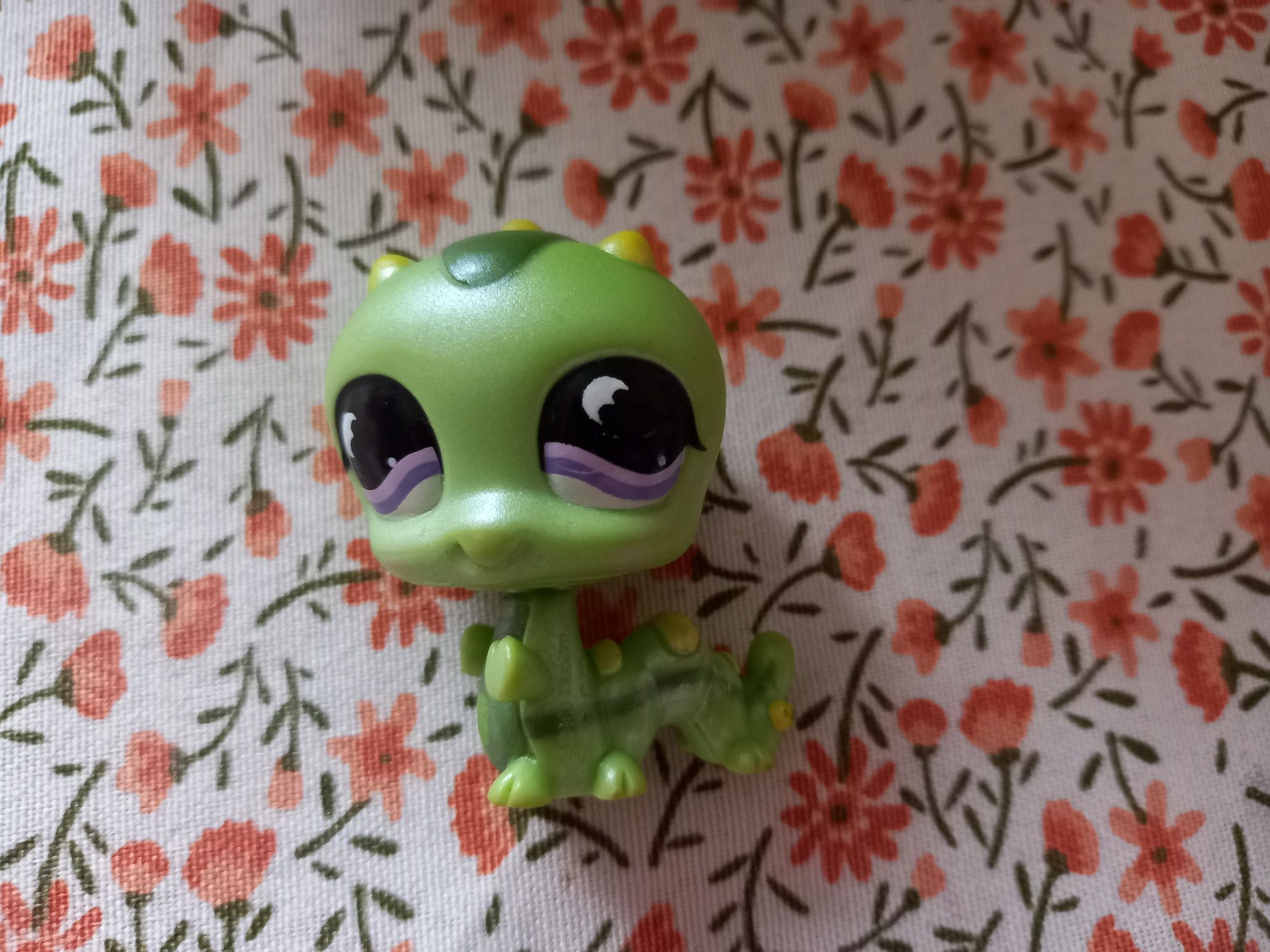 Figurka LPS Littlest Pet Shop Gąsienica oryginalna