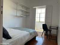 517399 - Quarto com cama de casal, com varanda, em apartamento com...