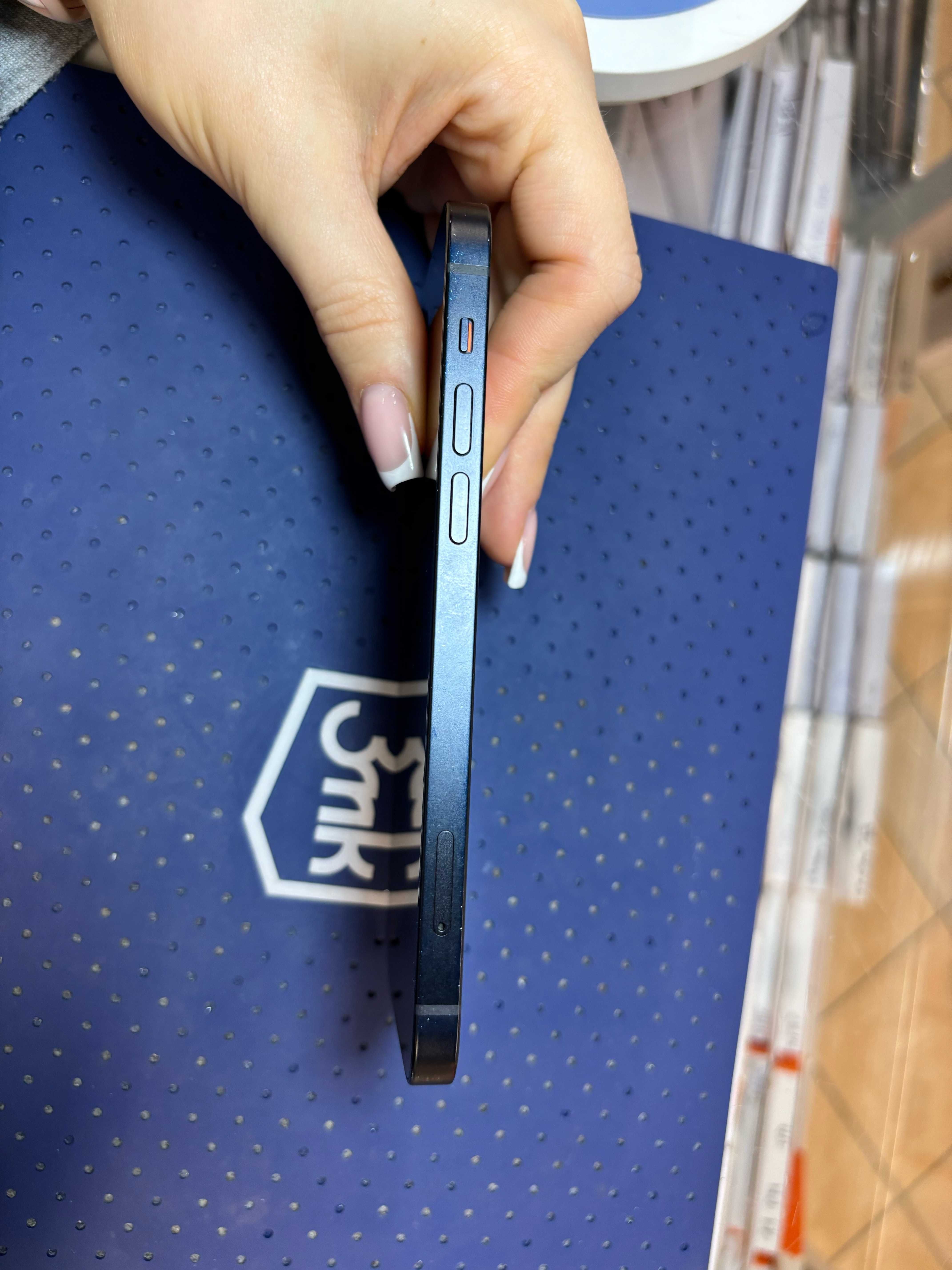 Apple iPhone 12, czarny, 64GB, używany