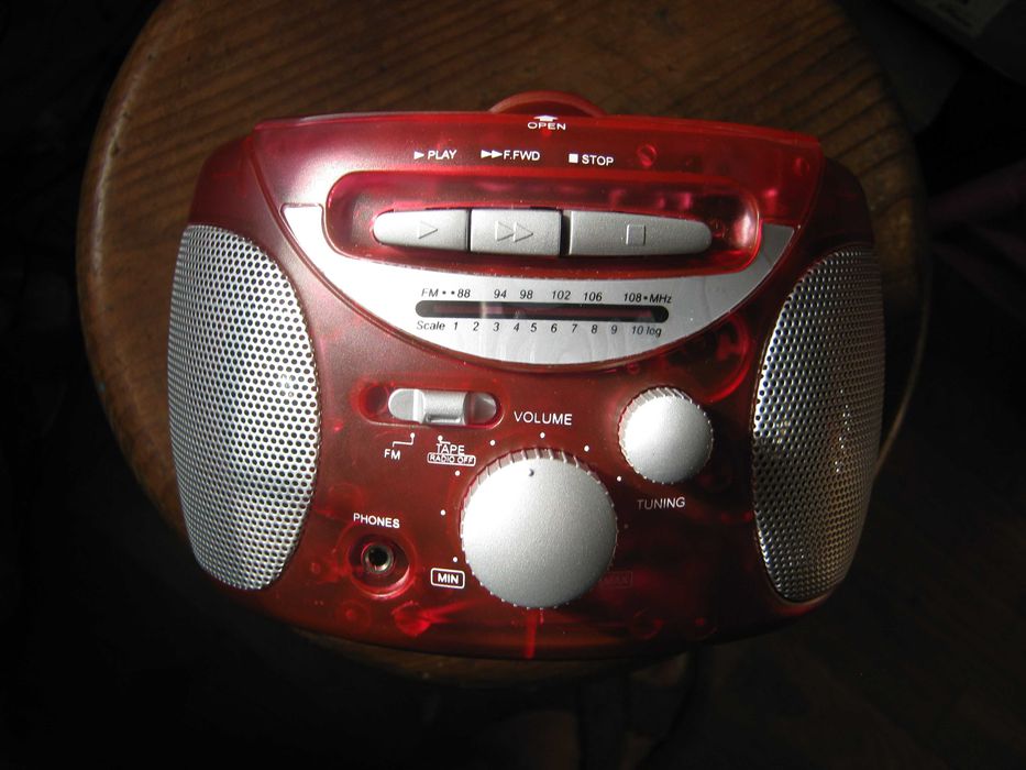 Rádio portátil a pilhas