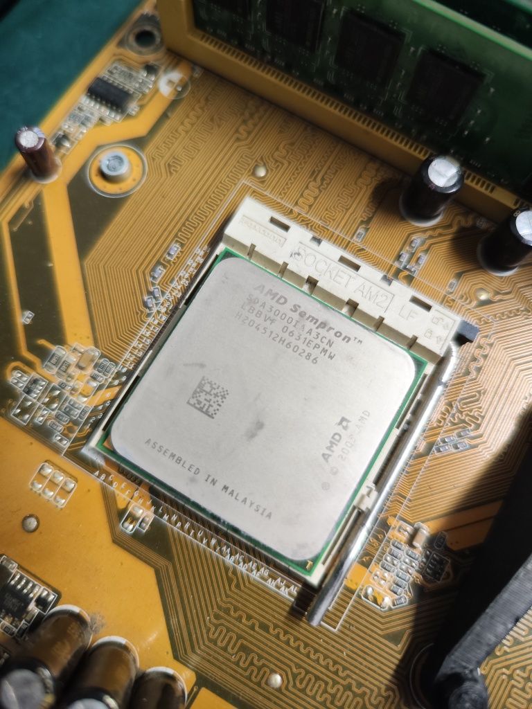 Робочий комплект Asus m2m-mx + Sempron 3000 + ddr2 2gb