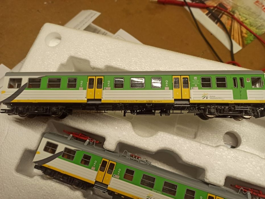Elektryczny zespół trakcyjny EN57-935 PKP  Koleje Mazowieckie  51460