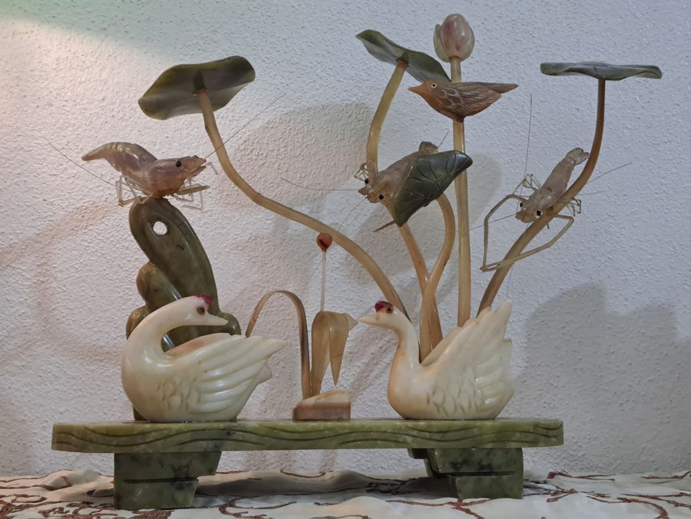 Linda escultura em pedra Jade