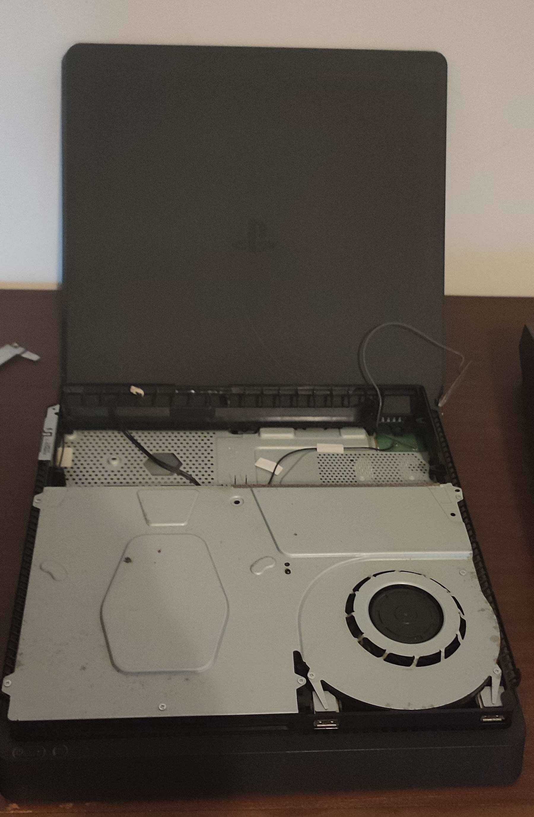 PS4 avariada, para peças