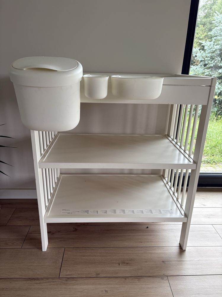 Bialy przewijak ikea