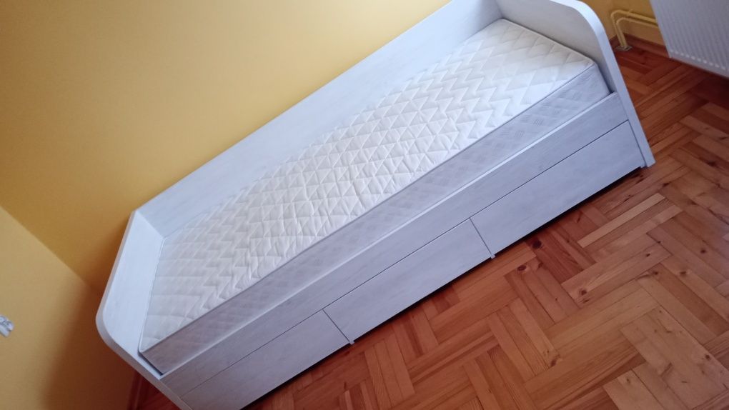 Łóżko jednoosobowe