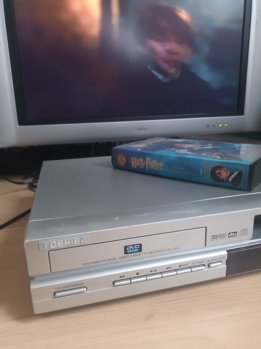 Magnetowid odtwarzacz DVD VHS combo Toshiba SD-25VLSL