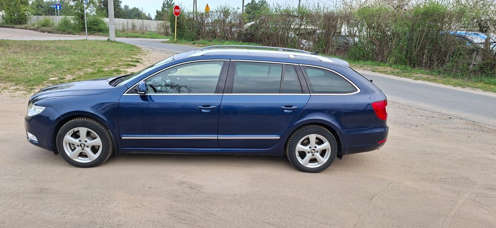 Skoda Superb 4x4, Alu, Navi , Panorama dach !