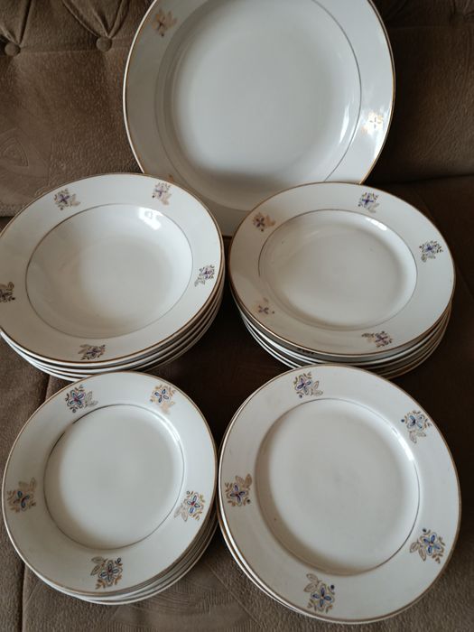 Продам набір тарілок