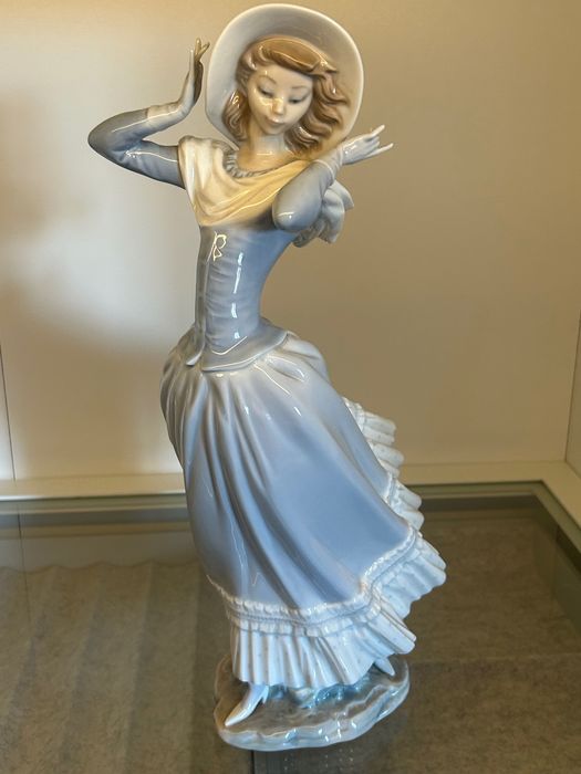 Lladró - Spring Breeze (4936)