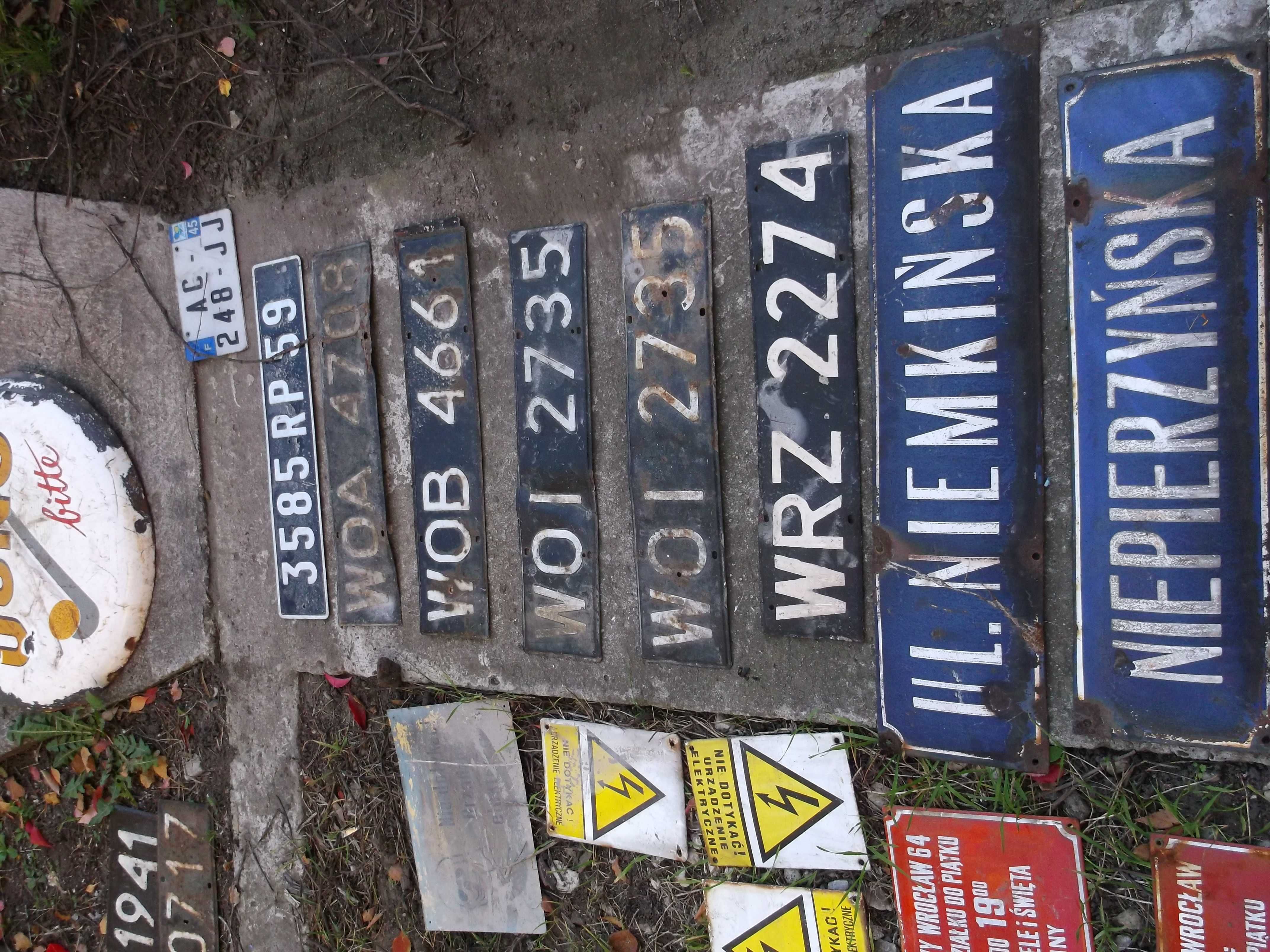 tablice rejestracyjne i emaliowane z prlu.