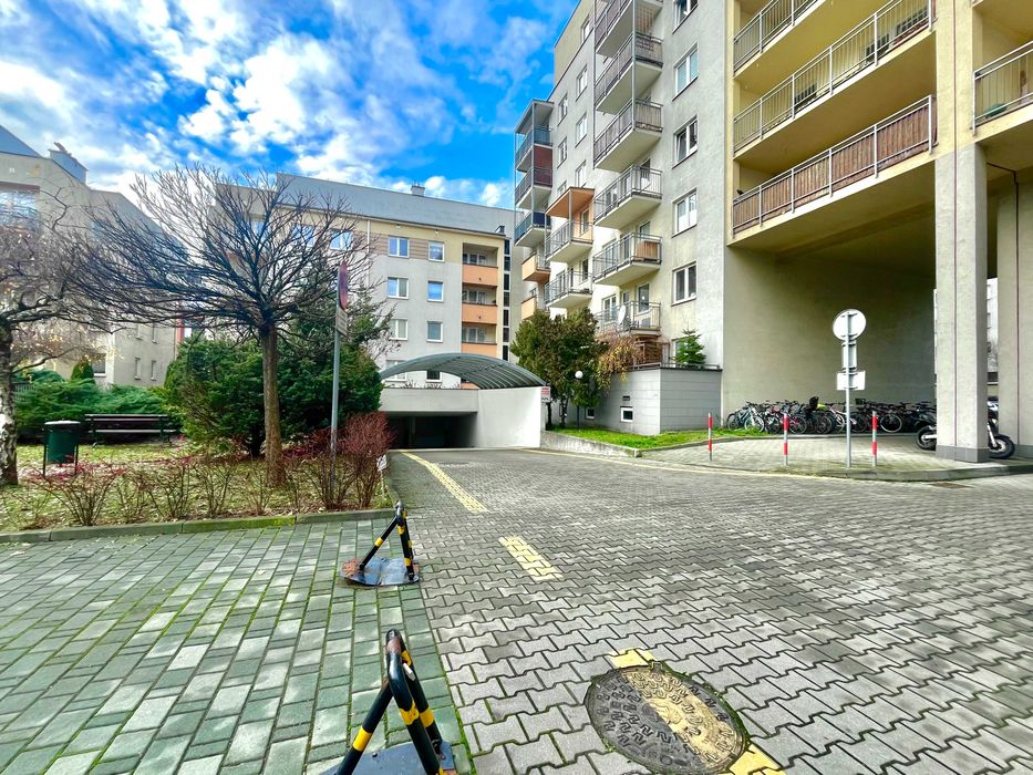 Miejsce postojowe w garażu podziemym na Grzegórzkach - ul. Cystersów