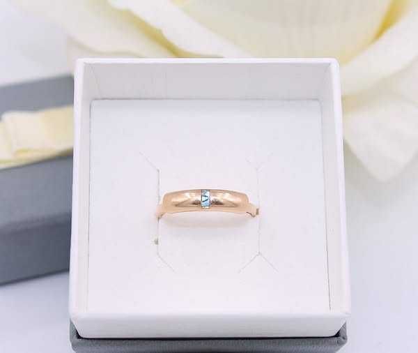 Złoty pierścionek p.585/2,32g z opalizującym kamieniem